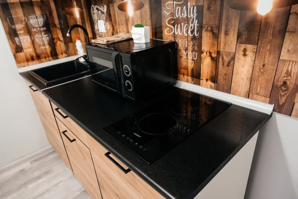 Стильная студия с панорамным балконом у балатовского парка