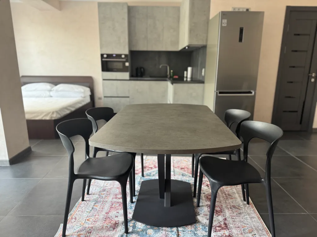 Квартира-студия с балконом возле моря