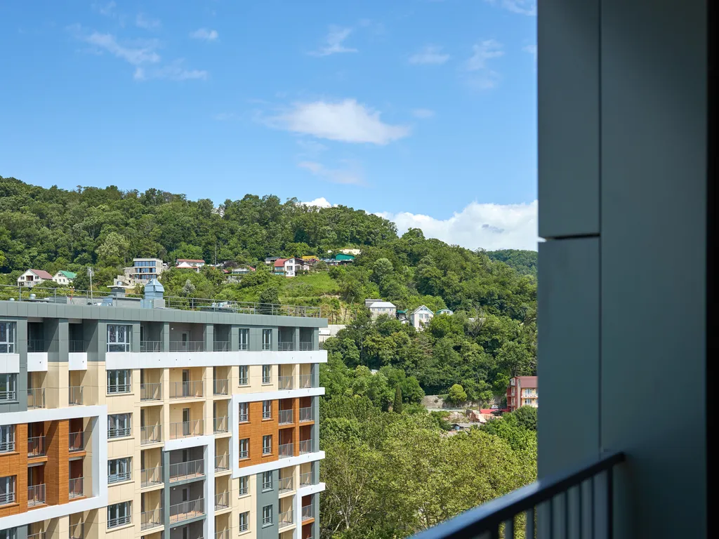 Евро двухкомнатная квартира с боковым видом на море