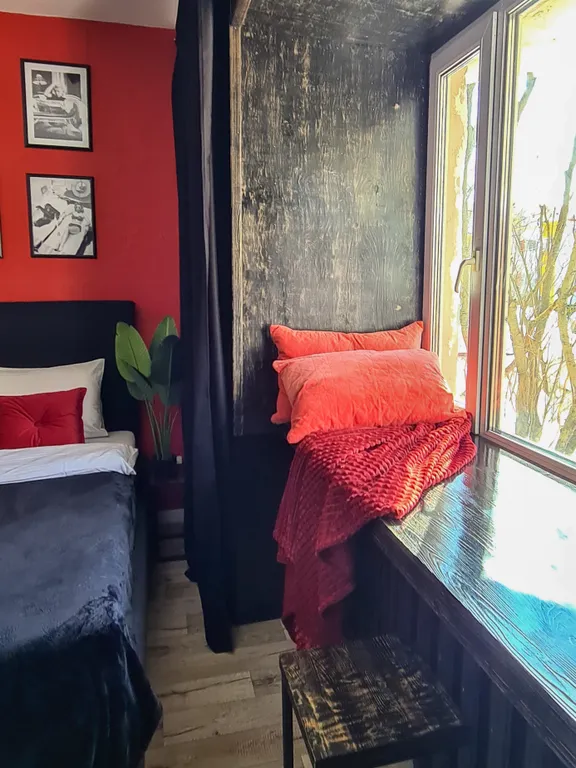 Студия с камином