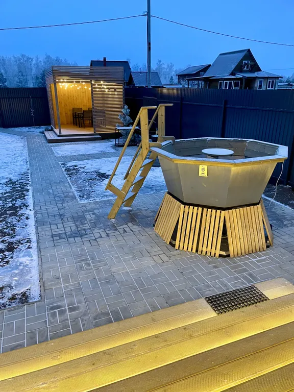 Cube House на берегу Волги