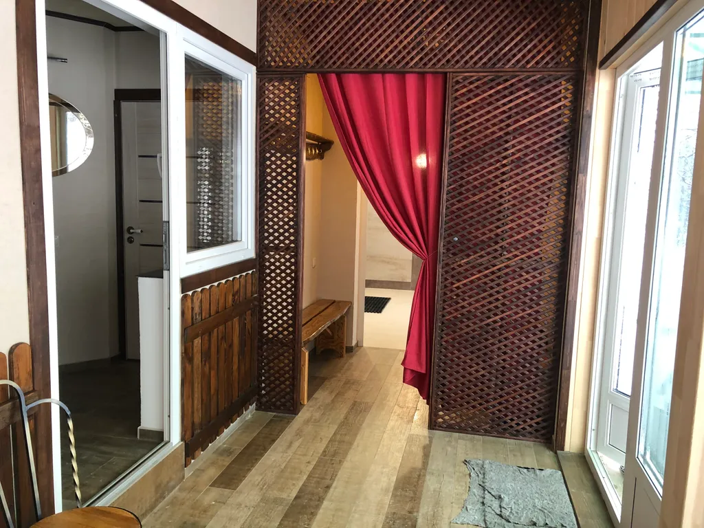 Банный домик на пруду