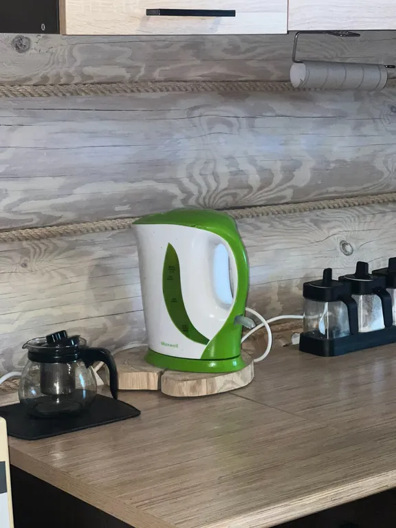 Уютный бревенчатый двухэтажный дом