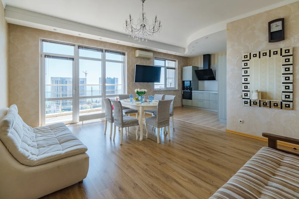 Видовая квартира с сауной и джакузи в центре