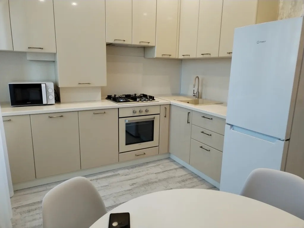 Уютная новая квартира ждёт именно Вас — аренда посуточно в Ейск