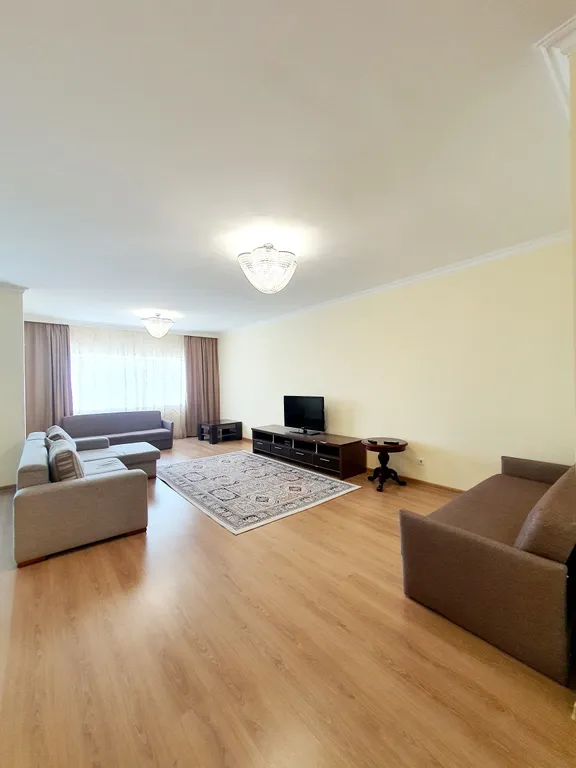 Уютная квартира в самом центре Астаны, с видом с 36 этажа