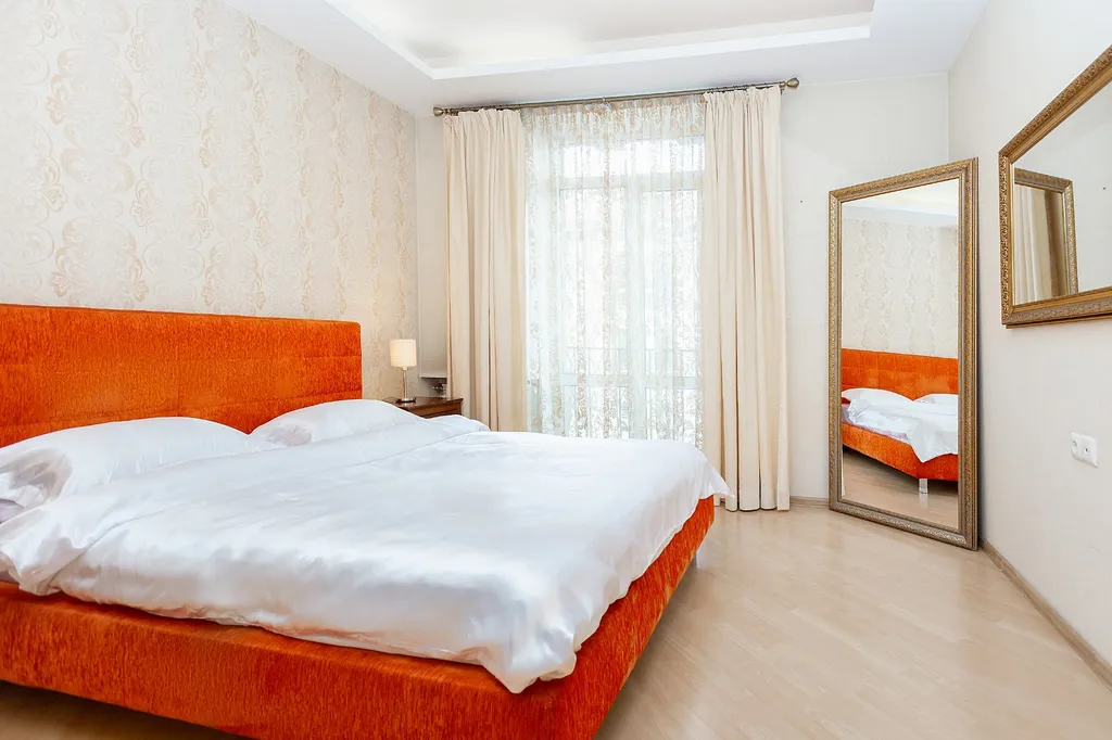 Четырёхкомнатные апартаменты на главном проспекте города