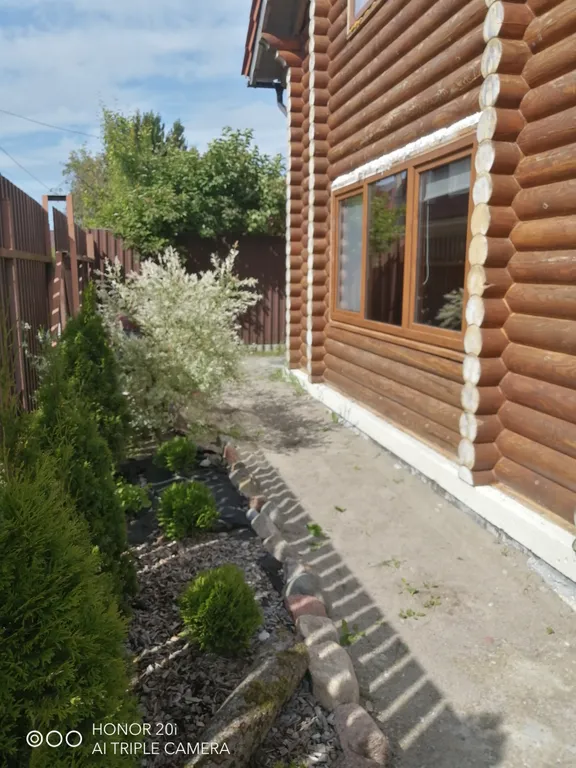 Дом из дерева у моря