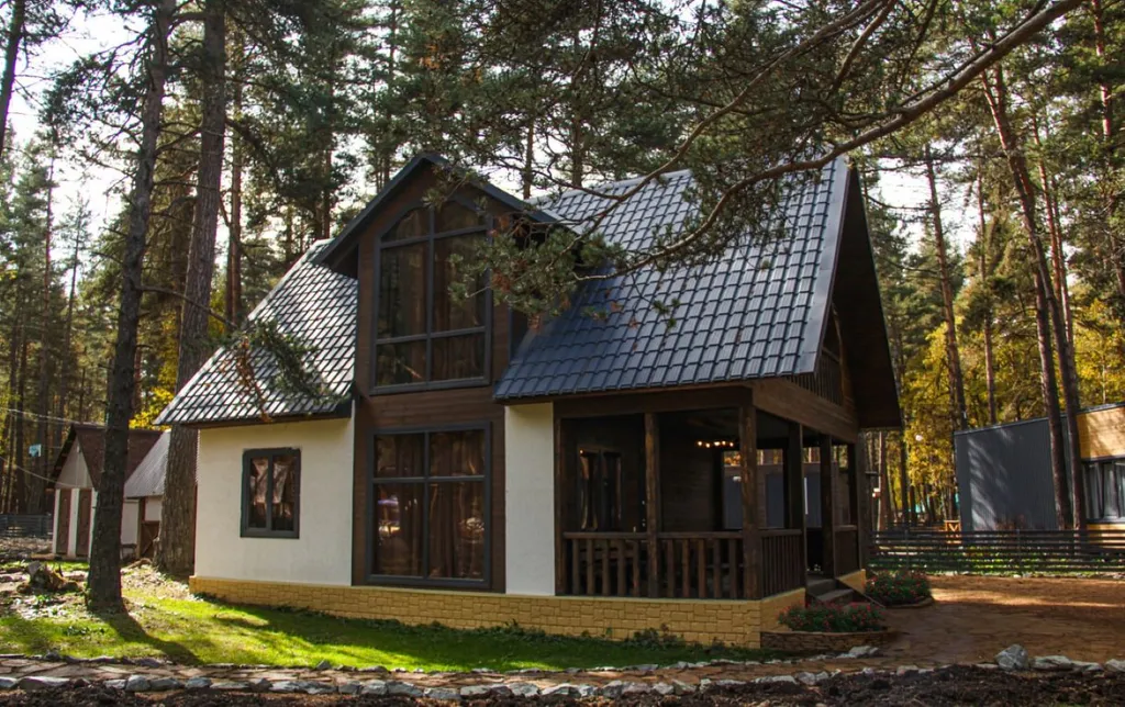 Двухэтажный дом в самом центре Софийской поляны