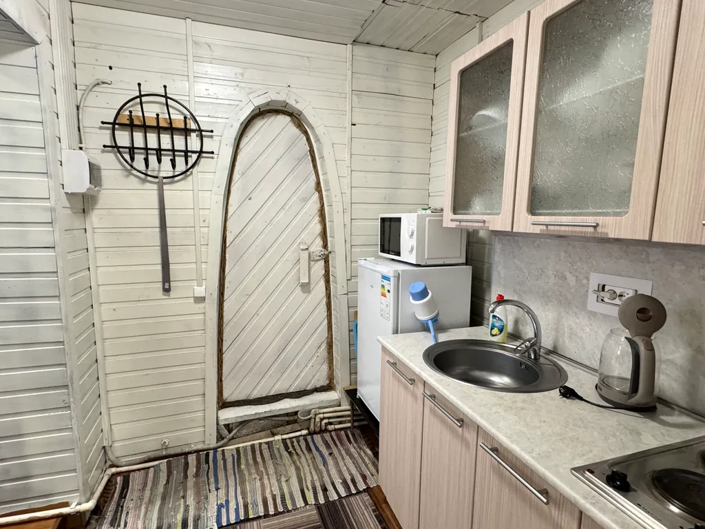 Уютный домик с антуражной печью у леса в 3 километрах от ГЛЦ