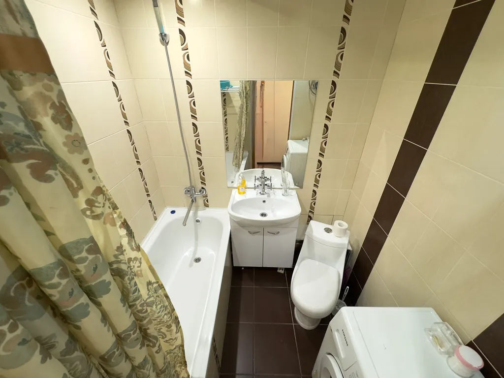 Люксовая двухкомнатная с авторским освещением