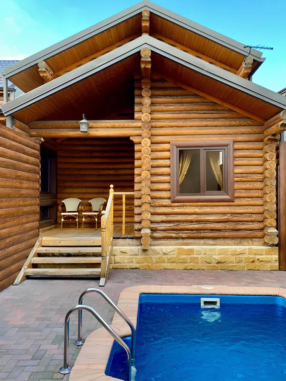 Коттедж с двумя спальнями, баней и открытым бассейном — аренда посуточно в Пятигорск