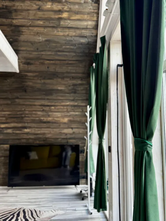 Дом-шалаш A-frame с большим глубоким бассейном и баня на дровах