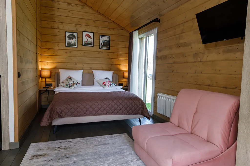 Коттедж 42 метра в лесу у пруда