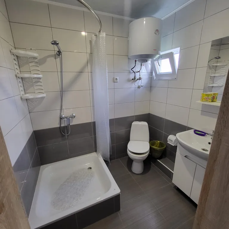 №28 на втором этаже, в номере есть все