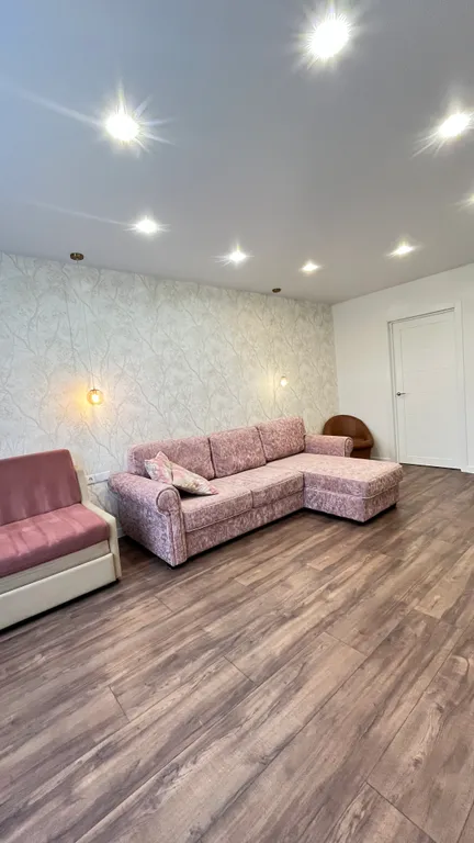 LUX-вид на озеро: светлая квартира в новом доме