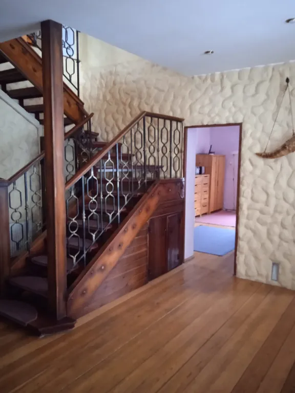 Дом на берегу волги, с видом на затопленную колокольню