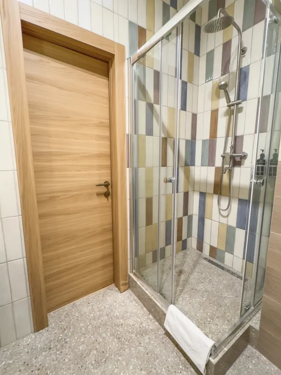 Студия в центре с балконом и стильным дизайном