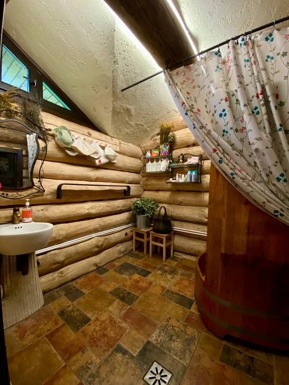 Большой дом у реки с баней в 2 часах от СПб