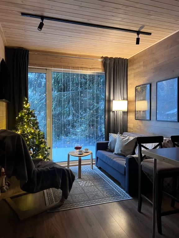 Коттедж Дом с панорамными окнами в лесу — Ломоносов