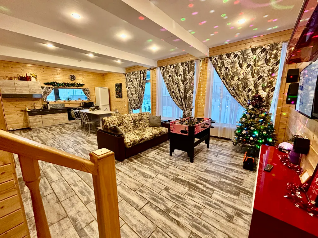 Коттедж Дом с отдельностоящий баней на дровах — Ропша