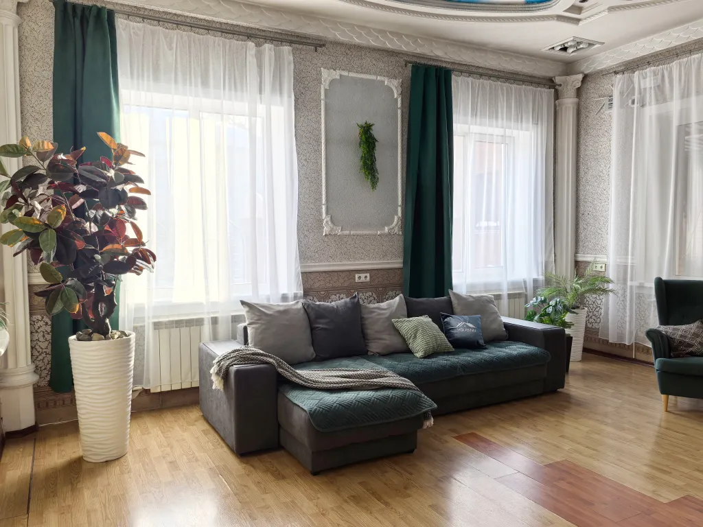 Коттедж в центре города с бассейном