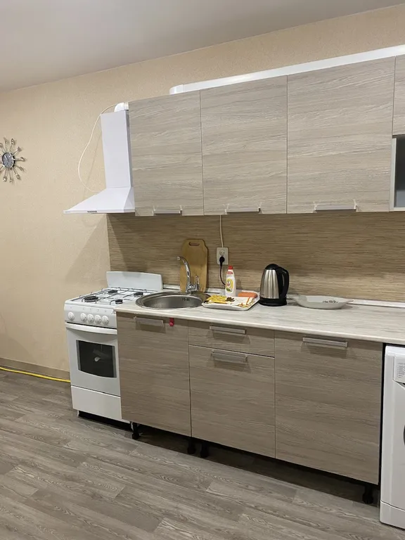 Уютная квартира в спальном районе города — аренда посуточно в Боровичи