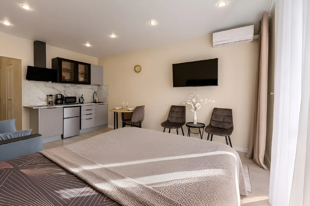 Студия с балконом и парковкой, рядом с набережной