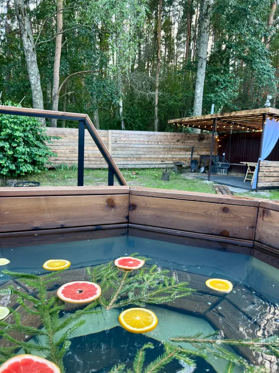 Уютный лесной домик с баней — отдых мечты