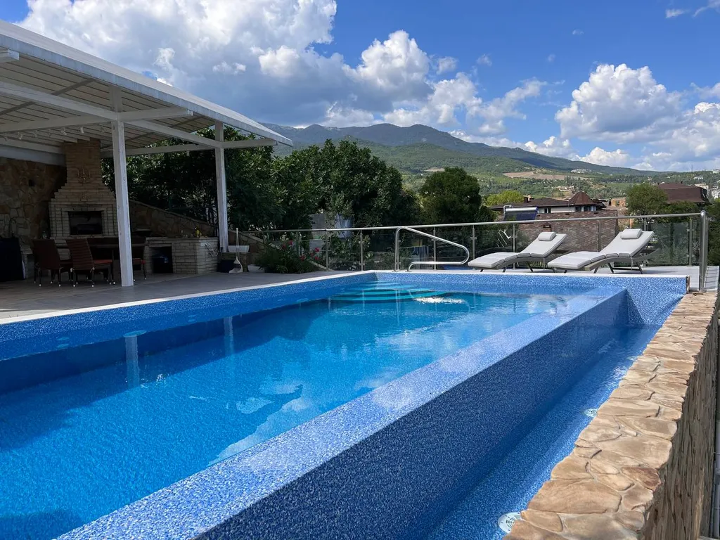 Коттедж Вилла с видом на море — аренда посуточно в Гурзуф