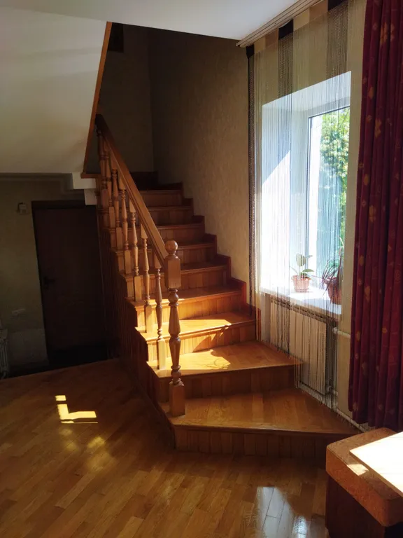 Просторная двухэтажная квартира на площади Возрождения