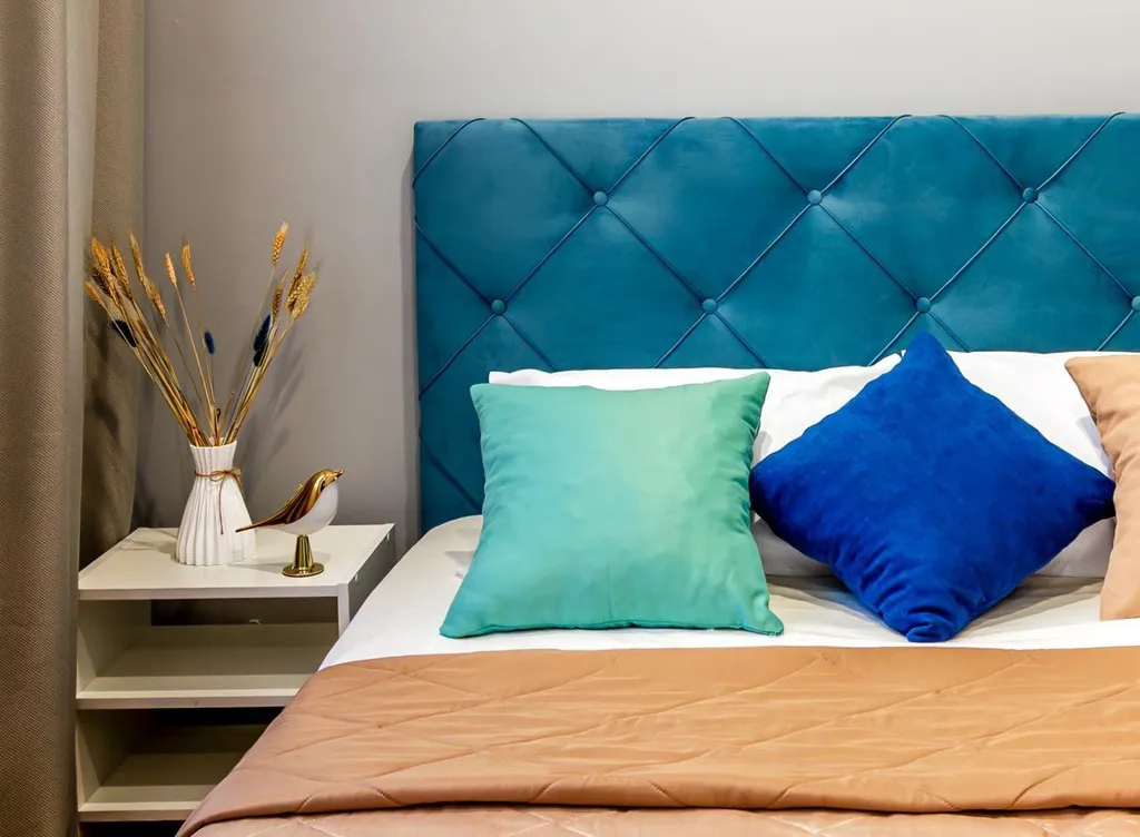 Дом сапфир с бассейном в центре