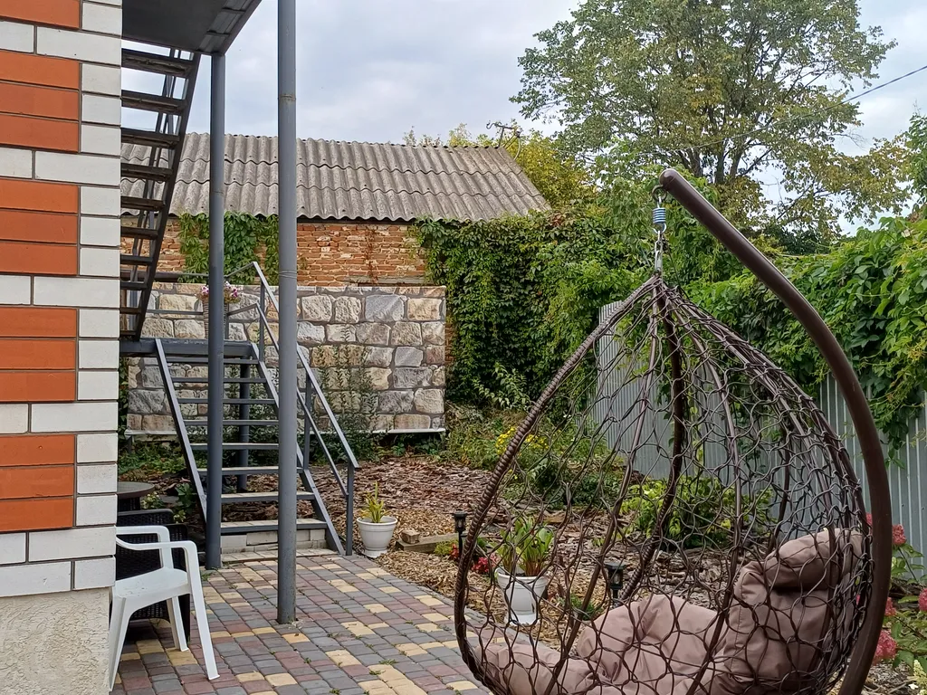 Уютный двухэтажный дом в центре города( 2 этаж)