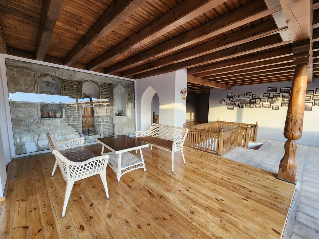 Трехместный номер в Каравансарае XIX века в Бухаре