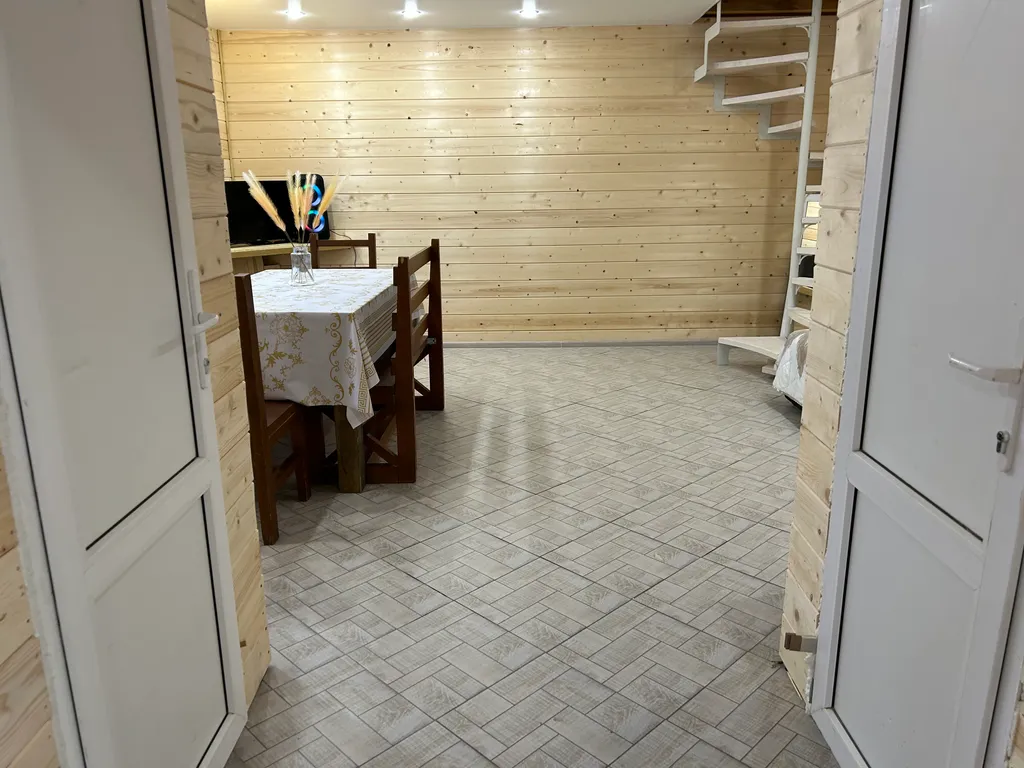 Домик в соснах с баней