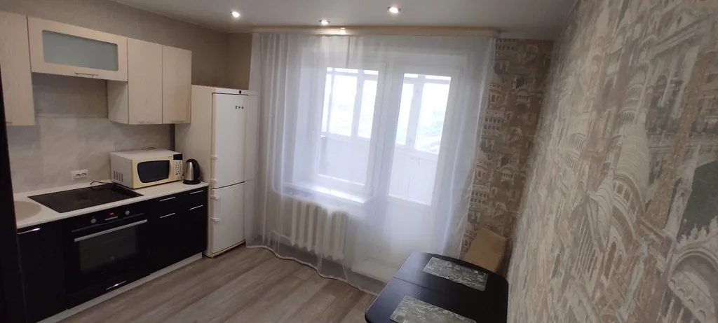 Светлая квартира у мать и дитя, кристалл