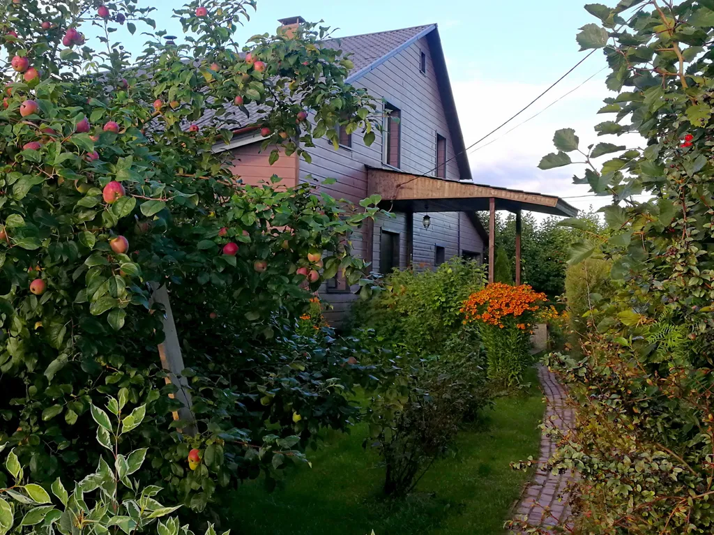 Просторный дом с живописным садом