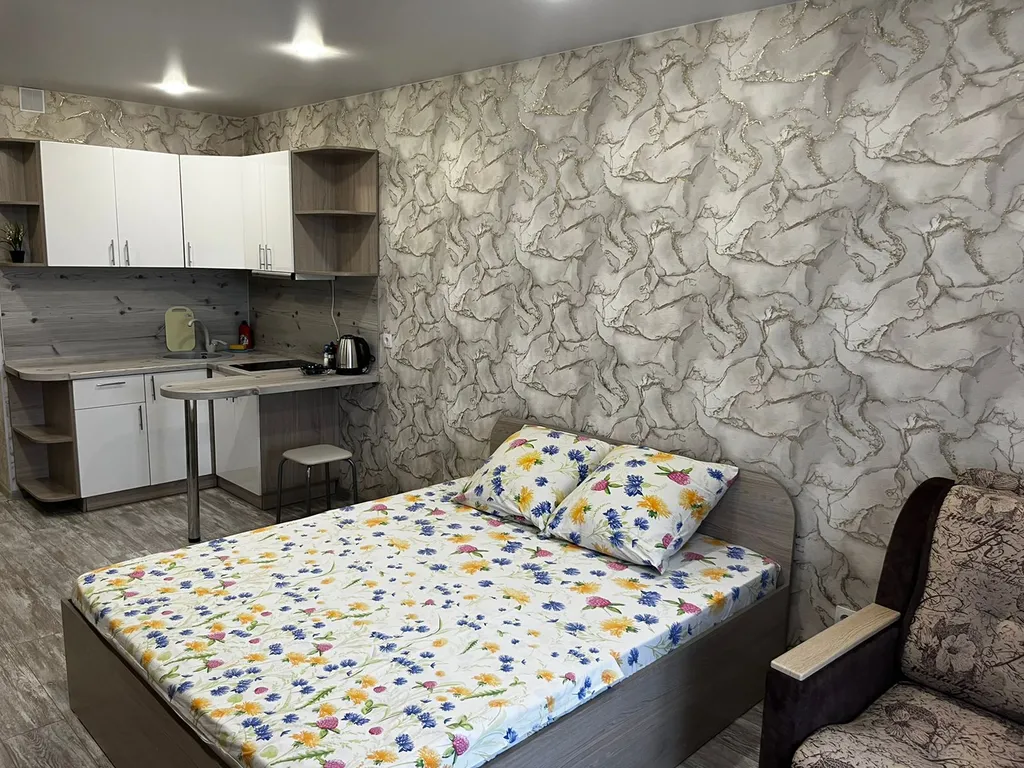 Светлая квартира-студия со свежим ремонтом и новой мебелью