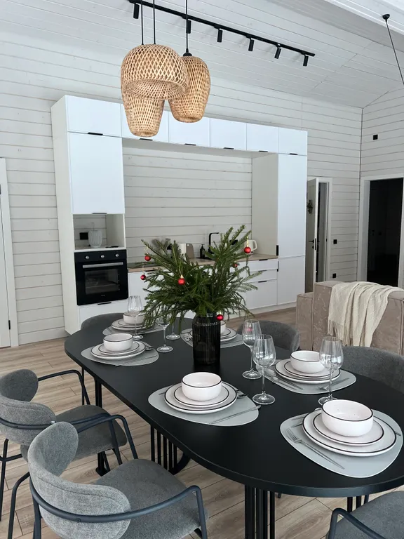 Современный дом в лесу