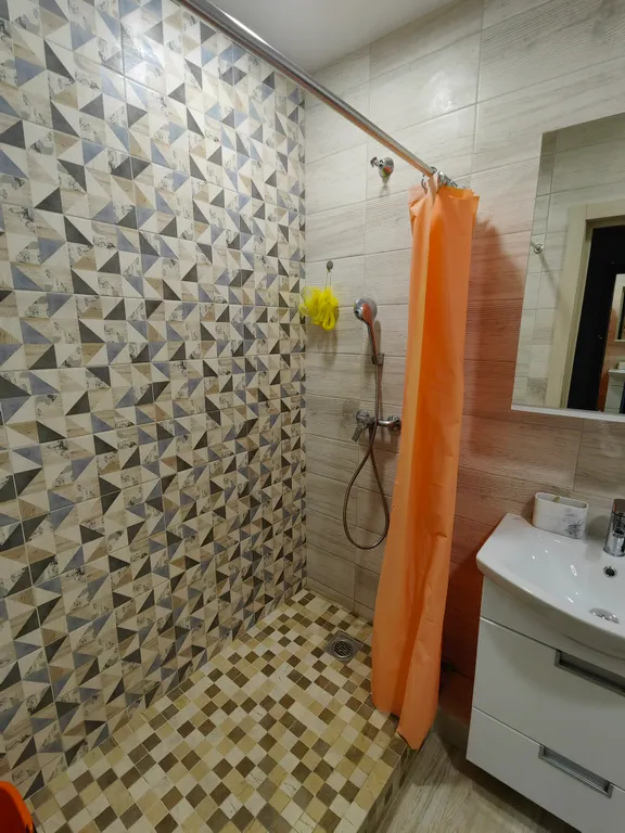 Уютная квартира в спокойном районе с видом на озеро