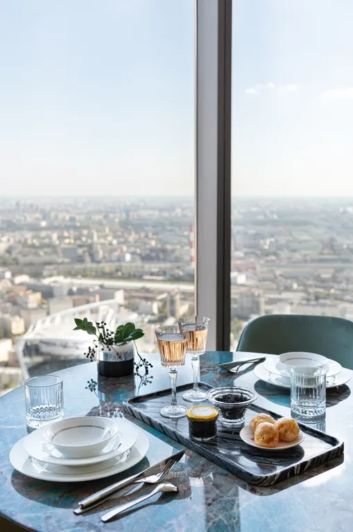 Роскошный апартамент на 81 этаже с ванной у окна и великолепным видом