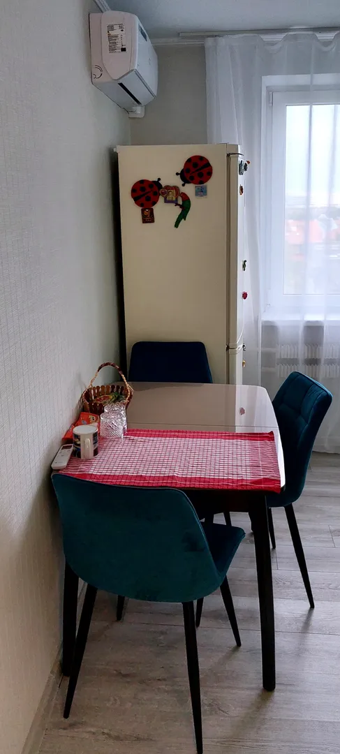 Обеденный стол