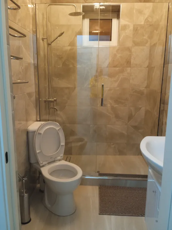 Новый дом с евро-ремонтом и бассейном