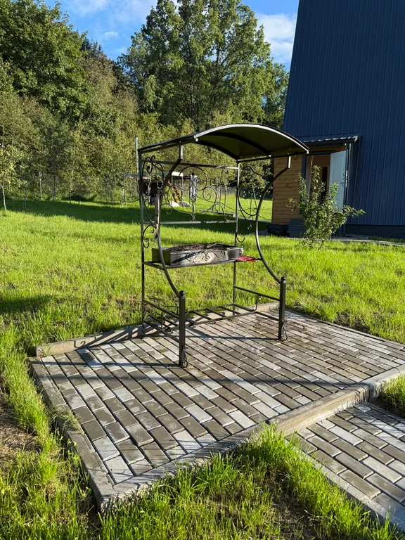 Уютный дом a-frame на окраине леса