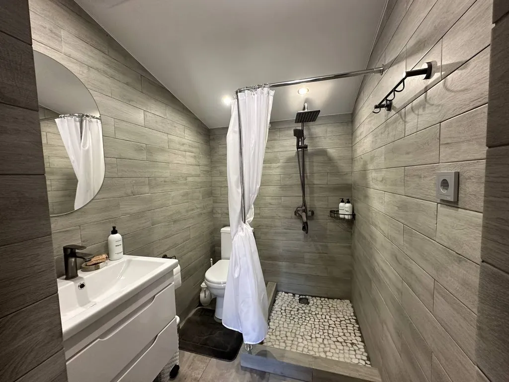 Большой дом с тремя спальнями,  Дом 3