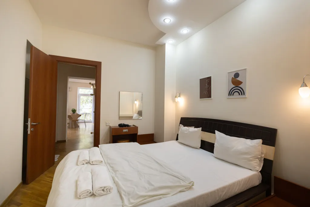 Квартира с видом на улицу Низами, Торговая