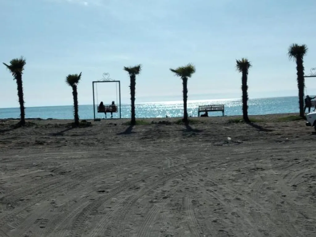 Уютные домики находятся от 500 метров до моря с видом на горы