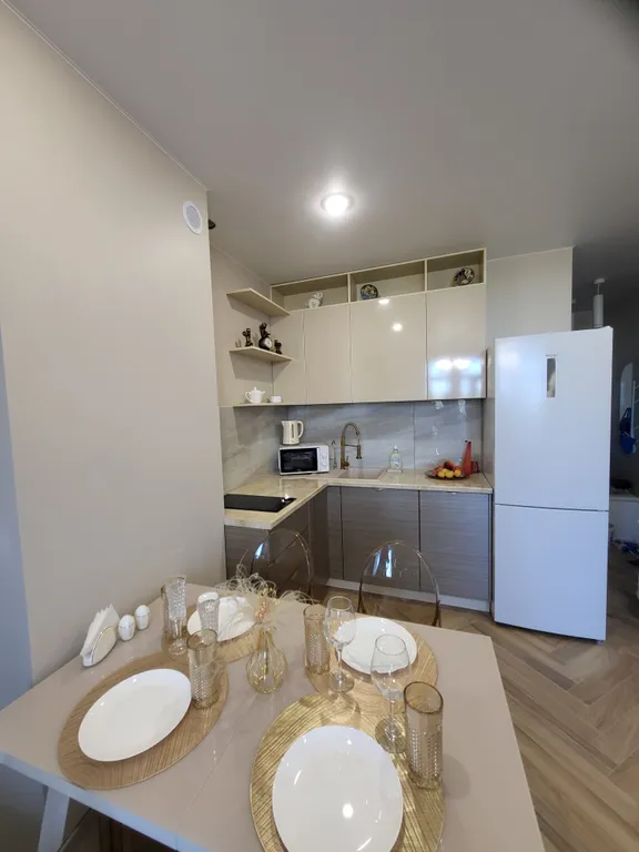 Видовая квартира с подогреваемым бассейном в ЖК Лучистое