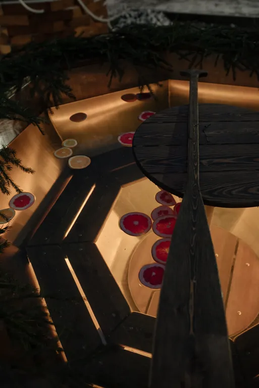 Уютный дом на берегу реки