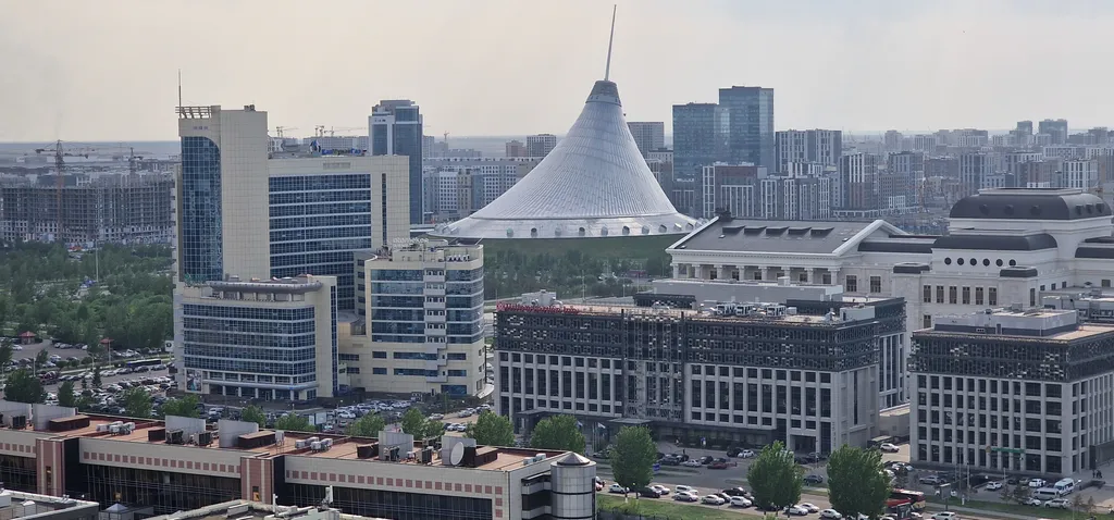 Шикарные апартаменты с видом на город и ванной на балконе
